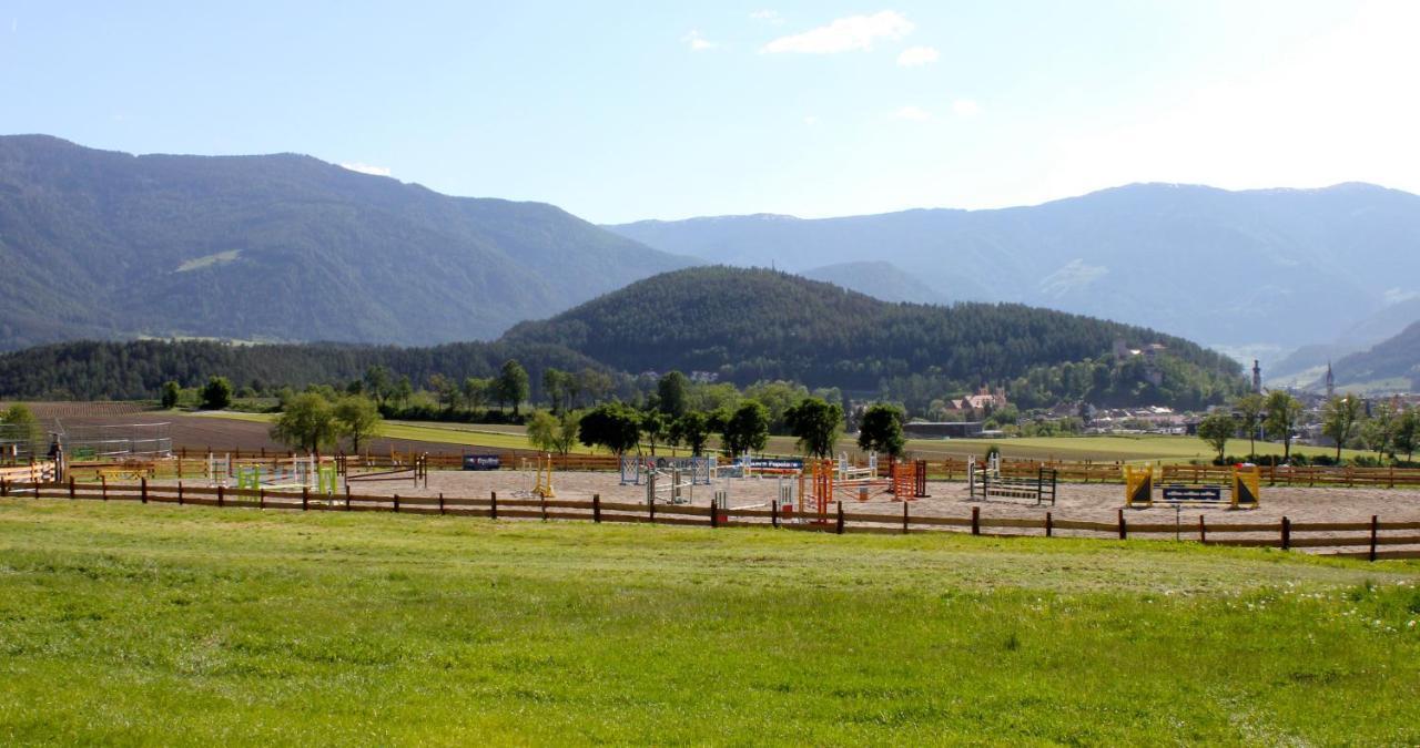 Schoenhuberhof - Panoramalage Daire Brunico Dış mekan fotoğraf